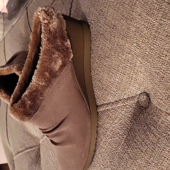 Size 9 1/2 NWT Baretraps Tan fur lined Mules - Picture 4 of 4